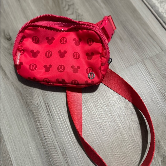 (1L) Lululemon x Disney Belt Bag Red/Pink - Picture 4 of 7